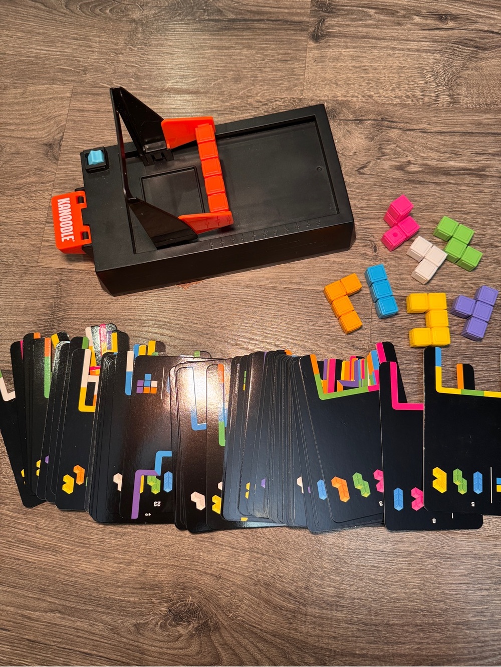 Kanoodle Compact Brain Teaser Game with Colorful Puzzle Pieces